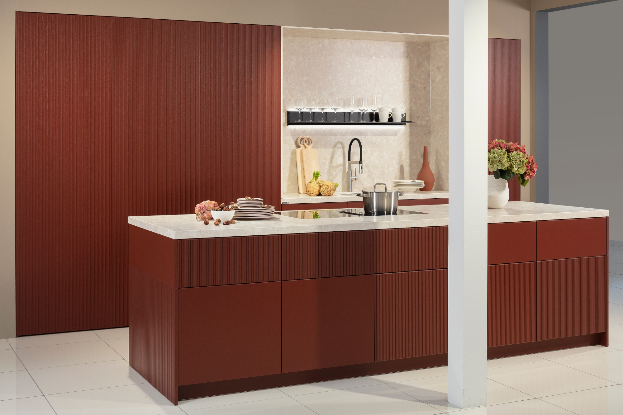 Ballerina Küche grifflos Samtlack rot