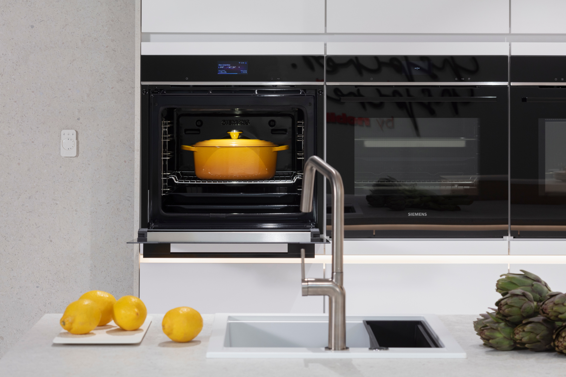 weiße Küche Nobilia Backofen Siemens