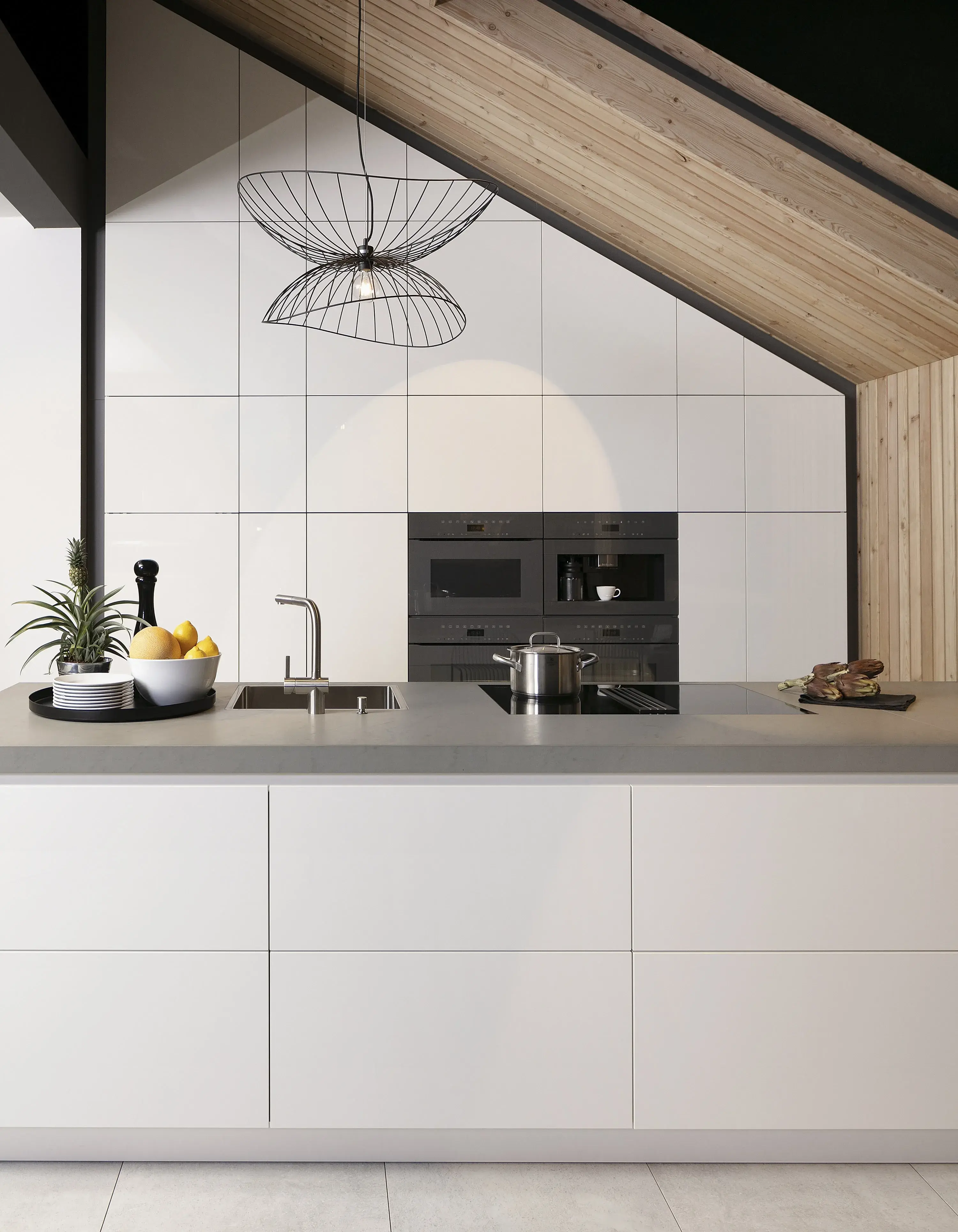 Häcker Dachküche weiß grifflos Einbauschränke Hochschränke